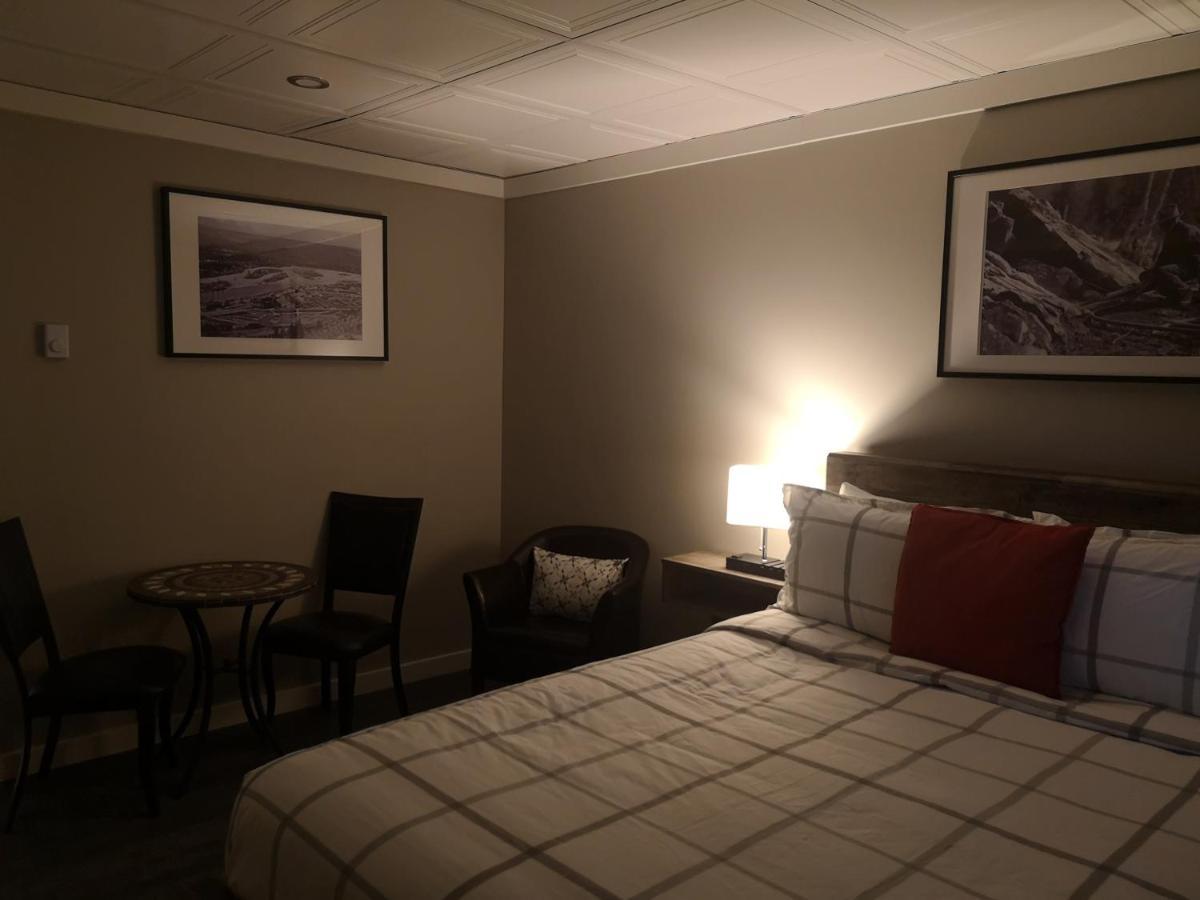 The Cache Hotel And Lodgings ゴールデン エクステリア 写真